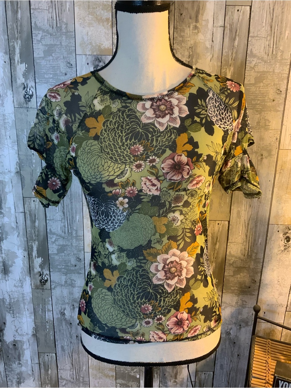 Floral Short Sleeve Crewneck Tee in Olive Green